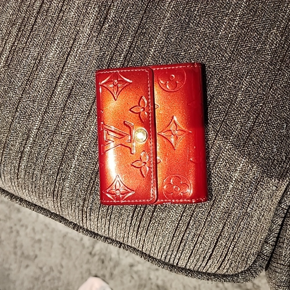 100% Authentic Ludlow wallet date code BJ2018